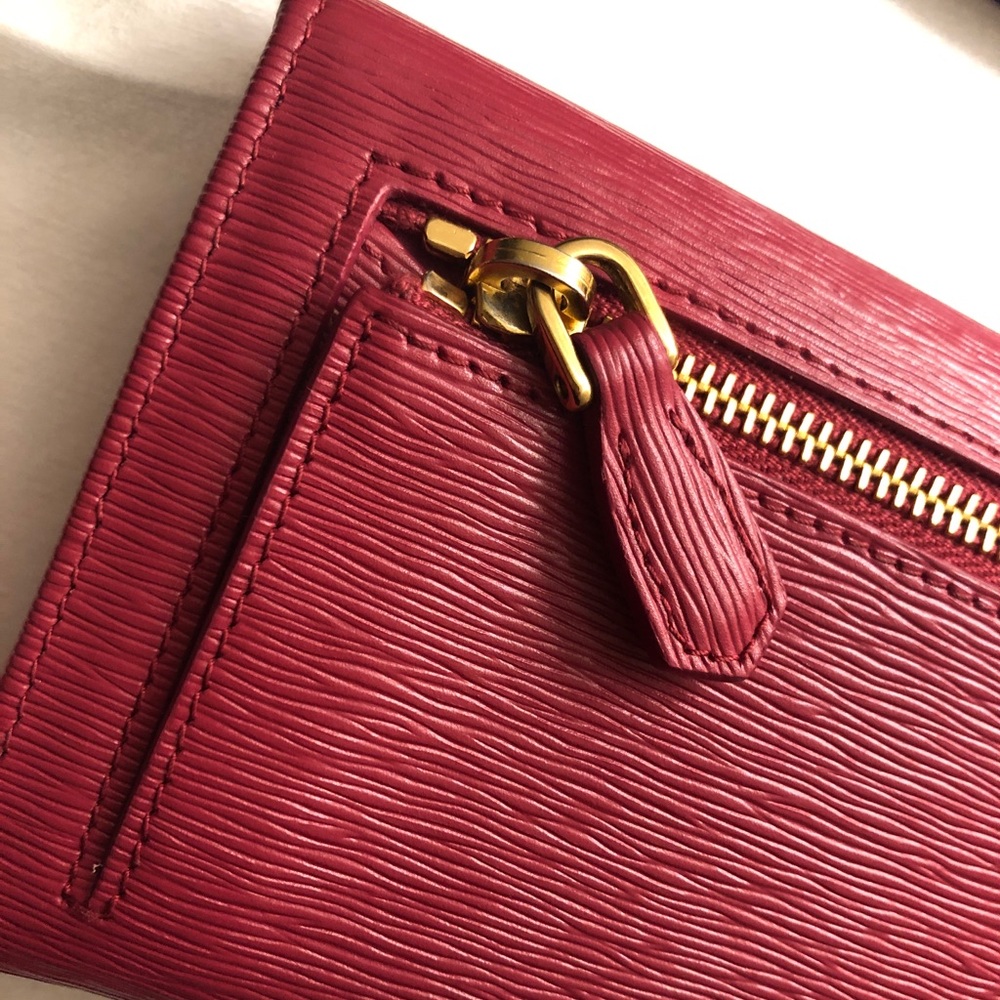 Prada leather Wallet - Picture 5 of 8
